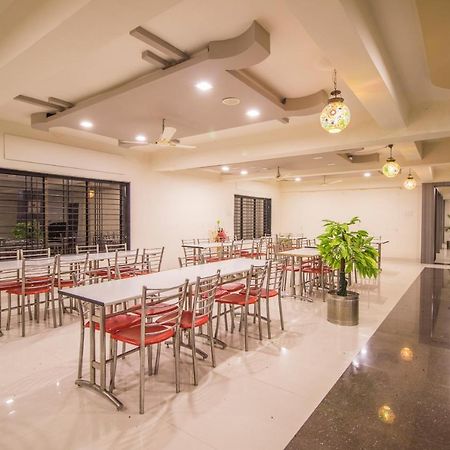 Hotel Yogiraj Palace Shegaon Екстериор снимка