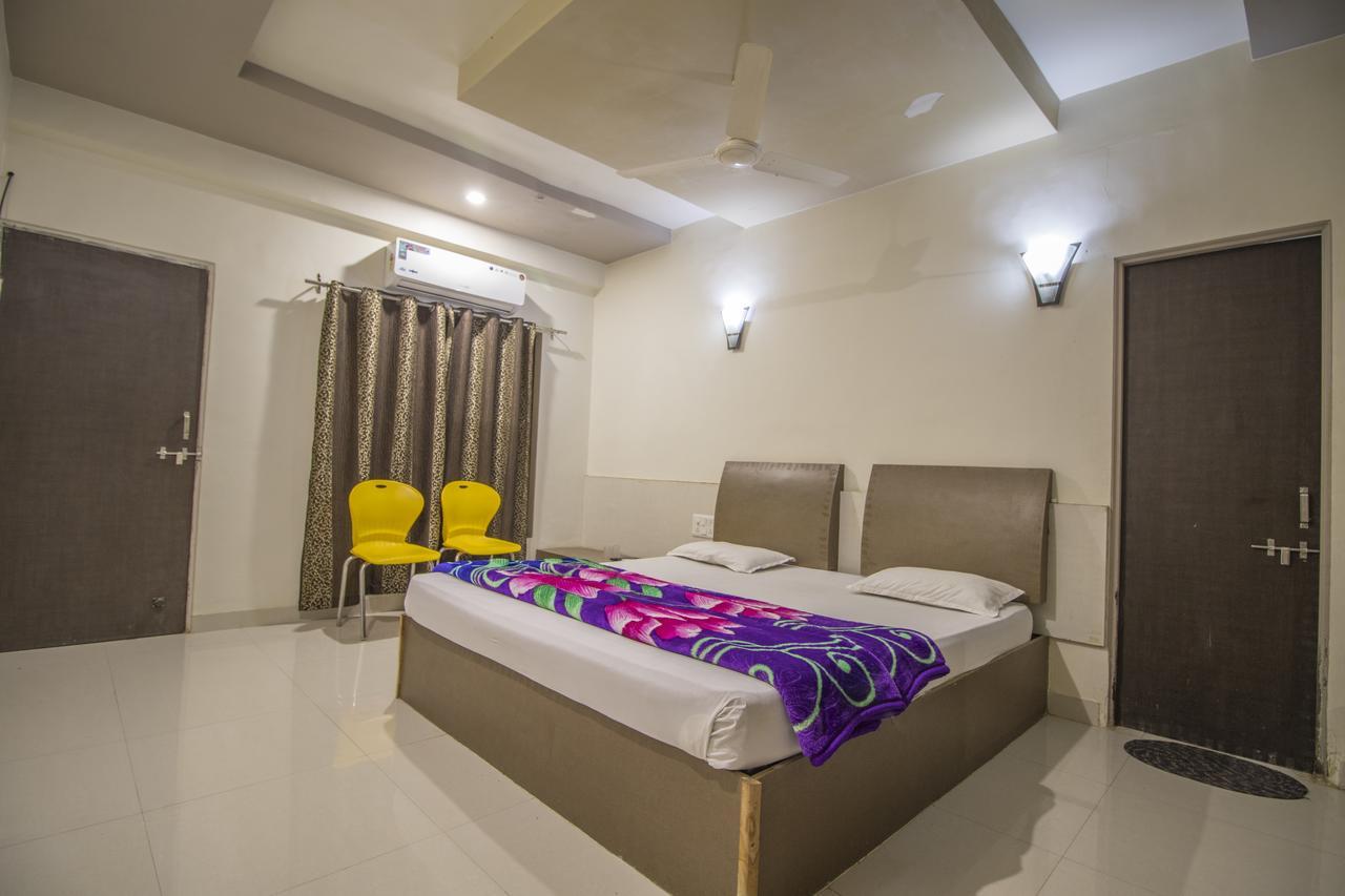 Hotel Yogiraj Palace Shegaon Екстериор снимка