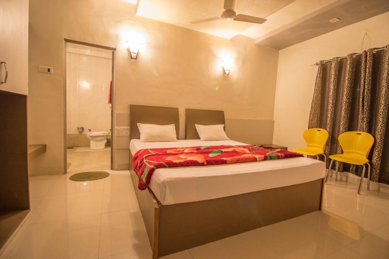 Hotel Yogiraj Palace Shegaon Екстериор снимка