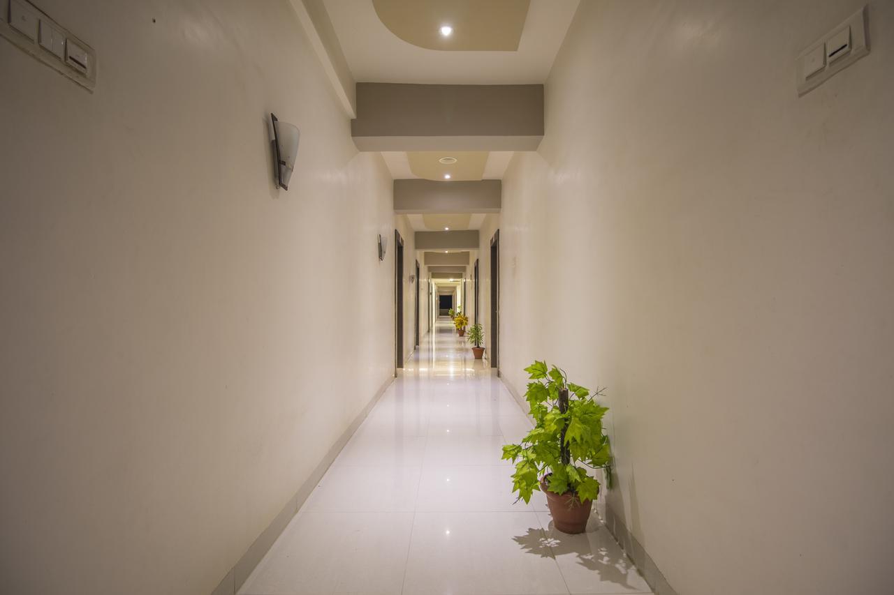 Hotel Yogiraj Palace Shegaon Екстериор снимка