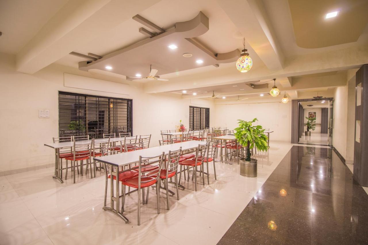 Hotel Yogiraj Palace Shegaon Екстериор снимка