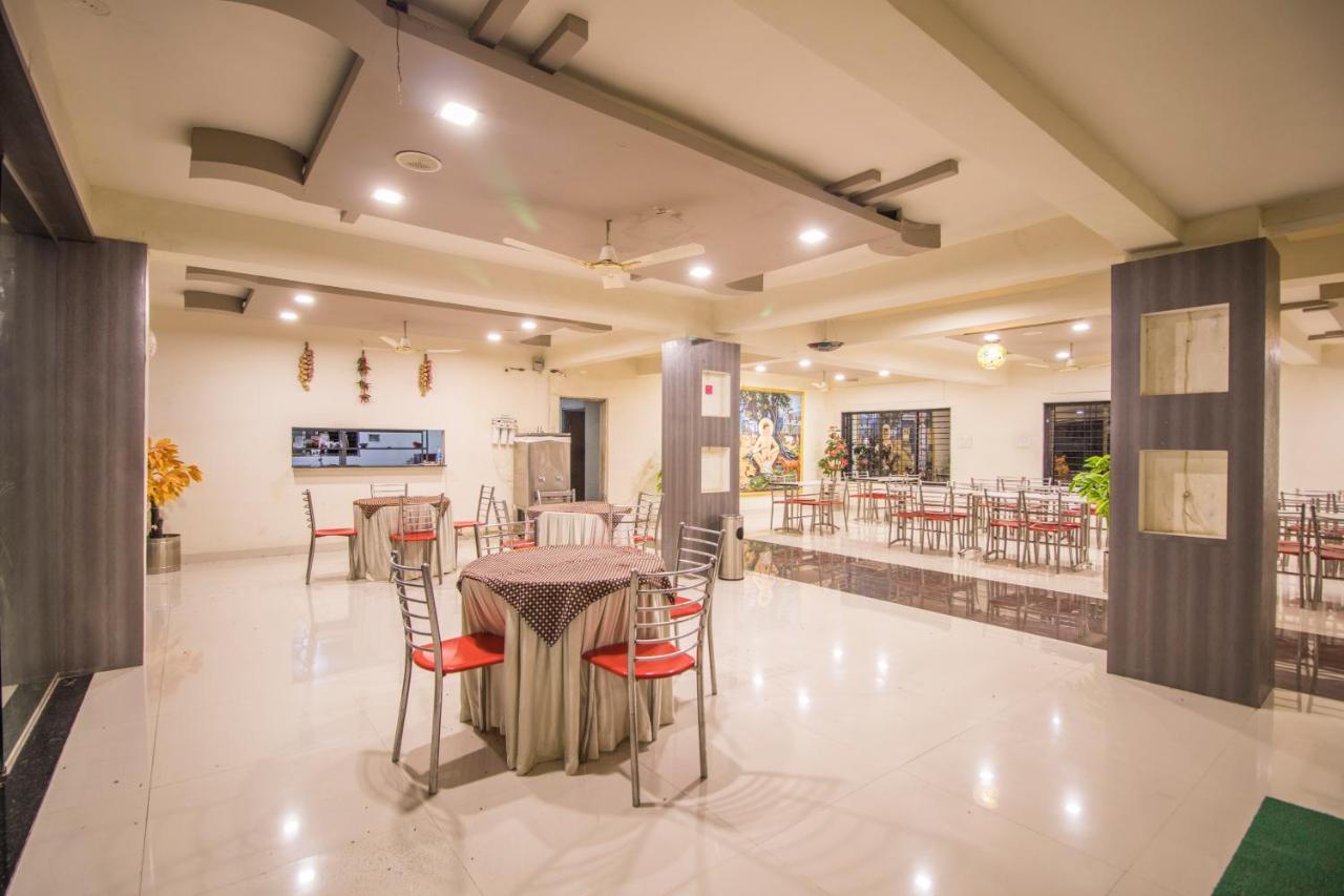 Hotel Yogiraj Palace Shegaon Екстериор снимка