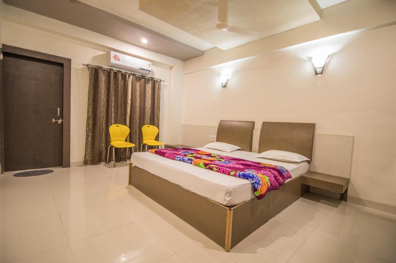 Hotel Yogiraj Palace Shegaon Екстериор снимка