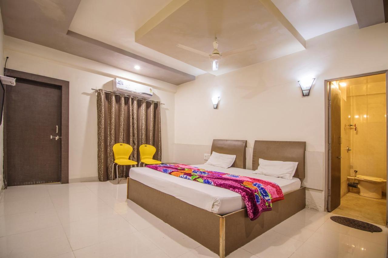 Hotel Yogiraj Palace Shegaon Екстериор снимка