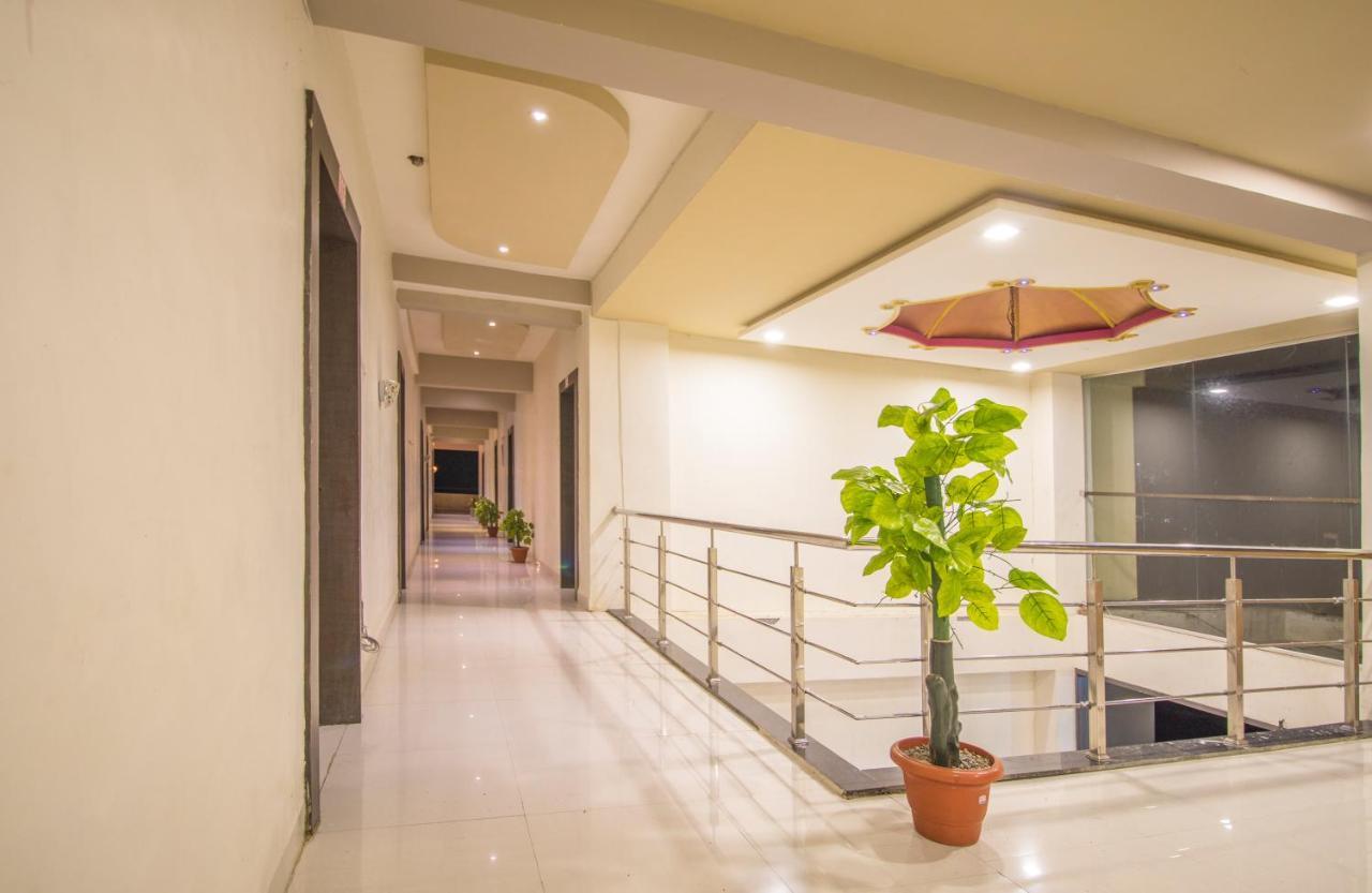 Hotel Yogiraj Palace Shegaon Екстериор снимка
