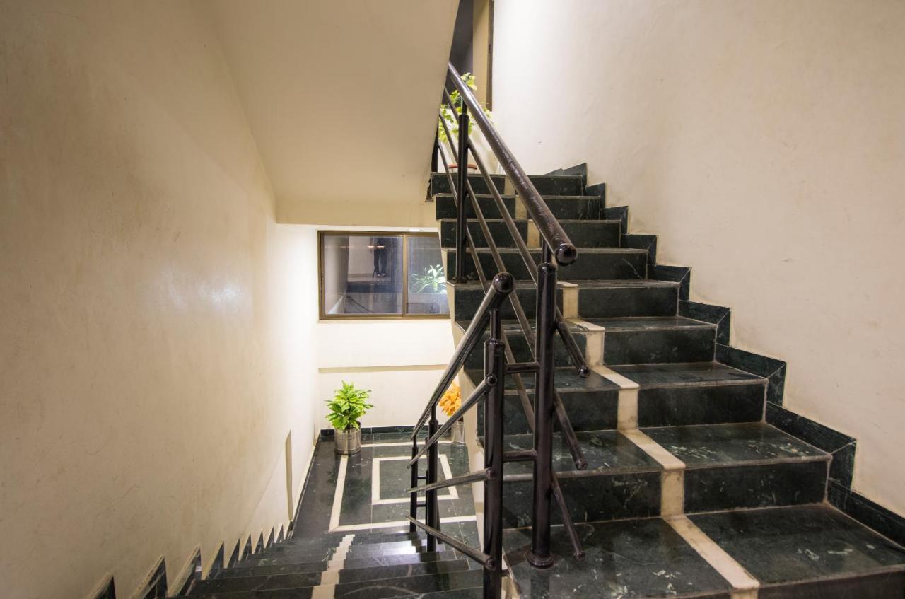 Hotel Yogiraj Palace Shegaon Екстериор снимка