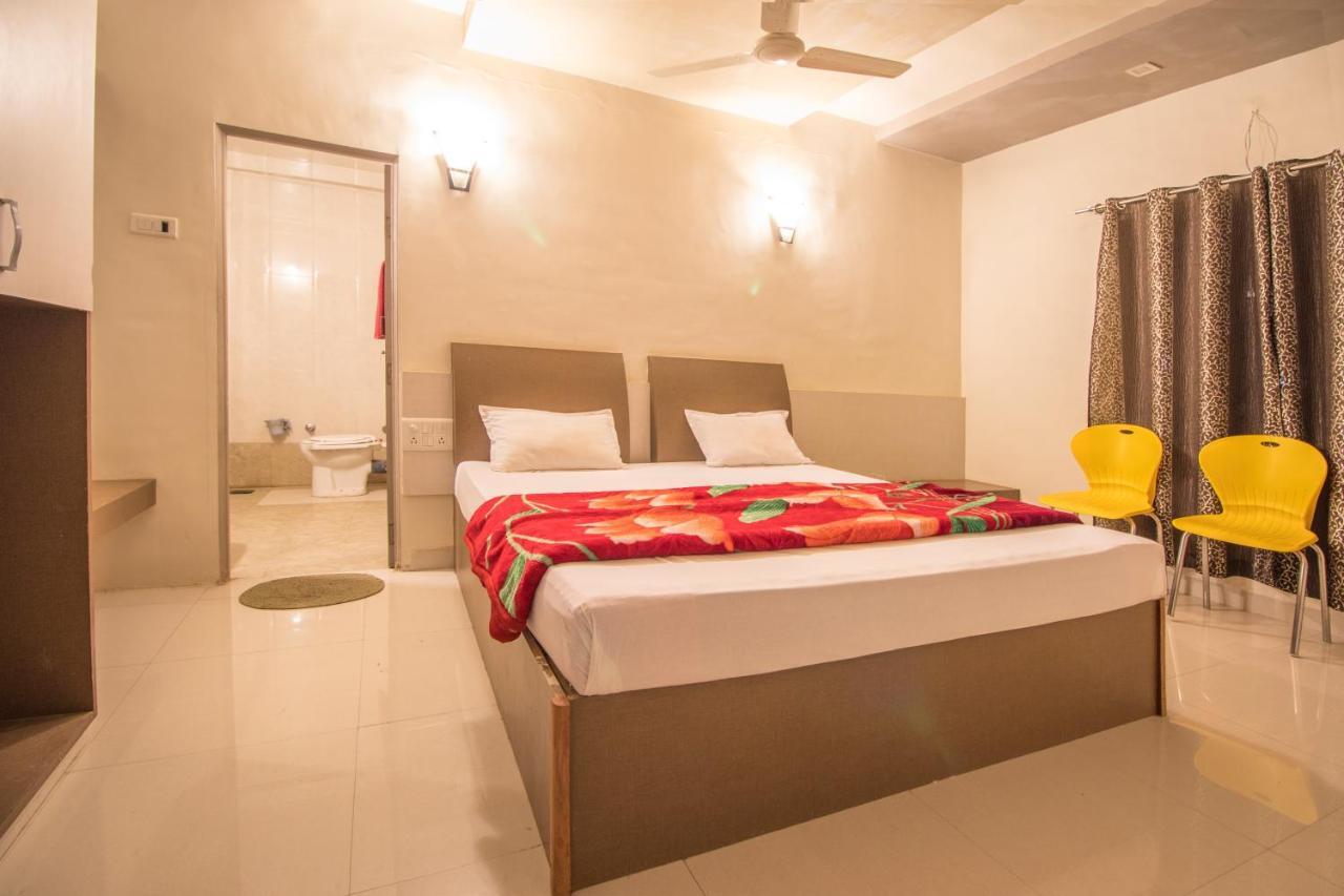 Hotel Yogiraj Palace Shegaon Екстериор снимка
