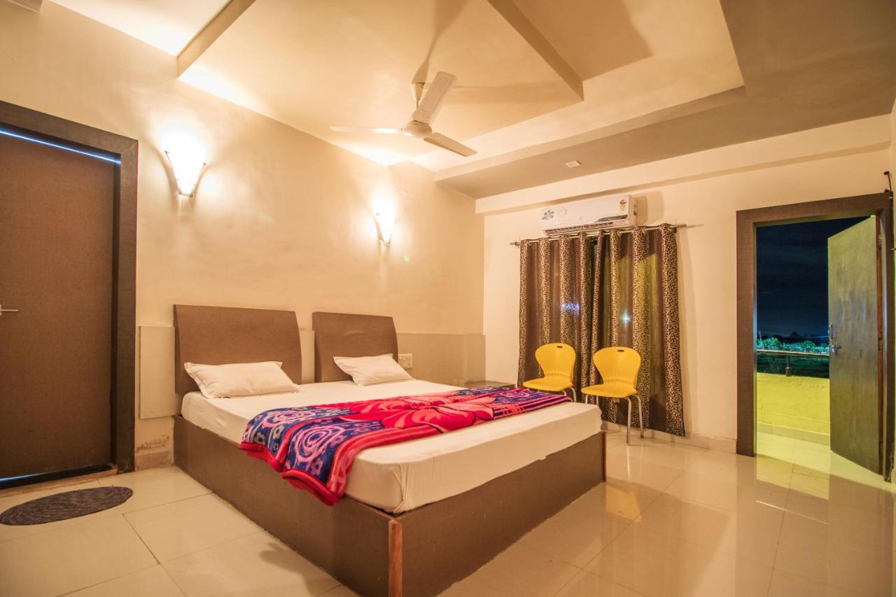 Hotel Yogiraj Palace Shegaon Екстериор снимка